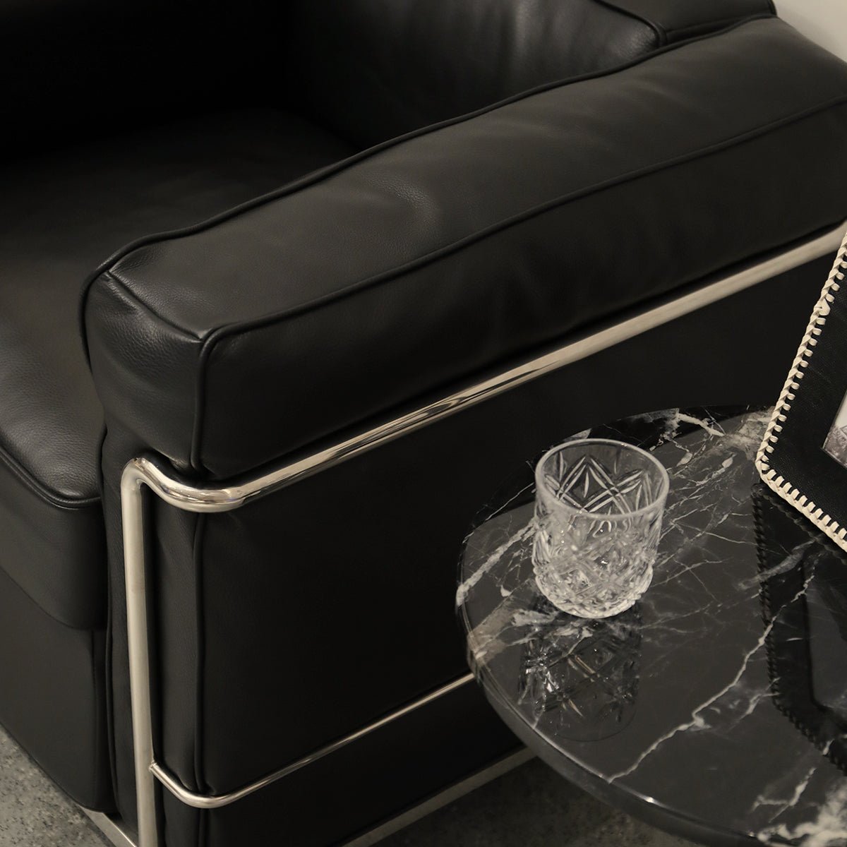 LC2 Petit Modele Armchair - Vorthio