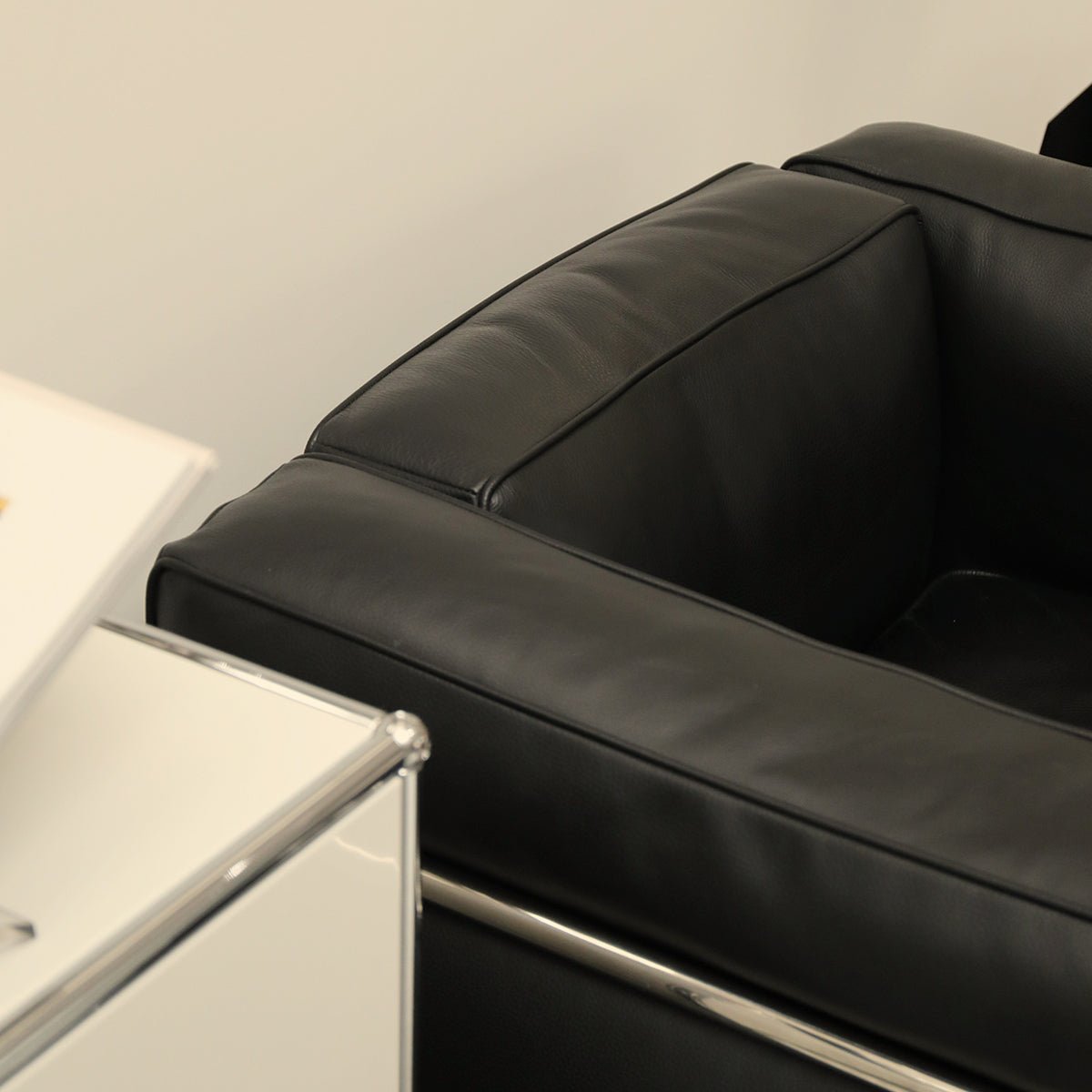 LC2 Petit Modele Armchair - Vorthio